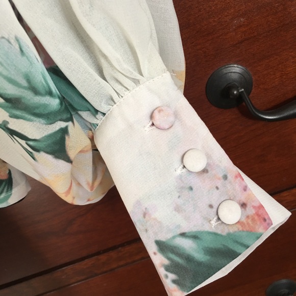 Gorgeous Top NWT - Picture 8 of 8